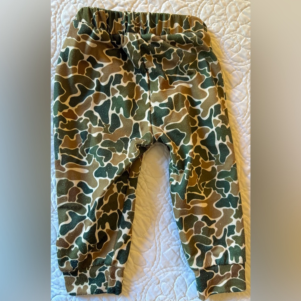 LA BONNE SOIRÉE Boutique Baby Christmas Camo Long SleeveT Shirt Pants Set 12-18M - Picture 6 of 6